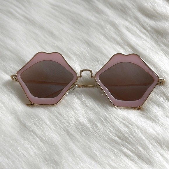 Rose Gold Mirror Sunglasses - Picture 5 of 6